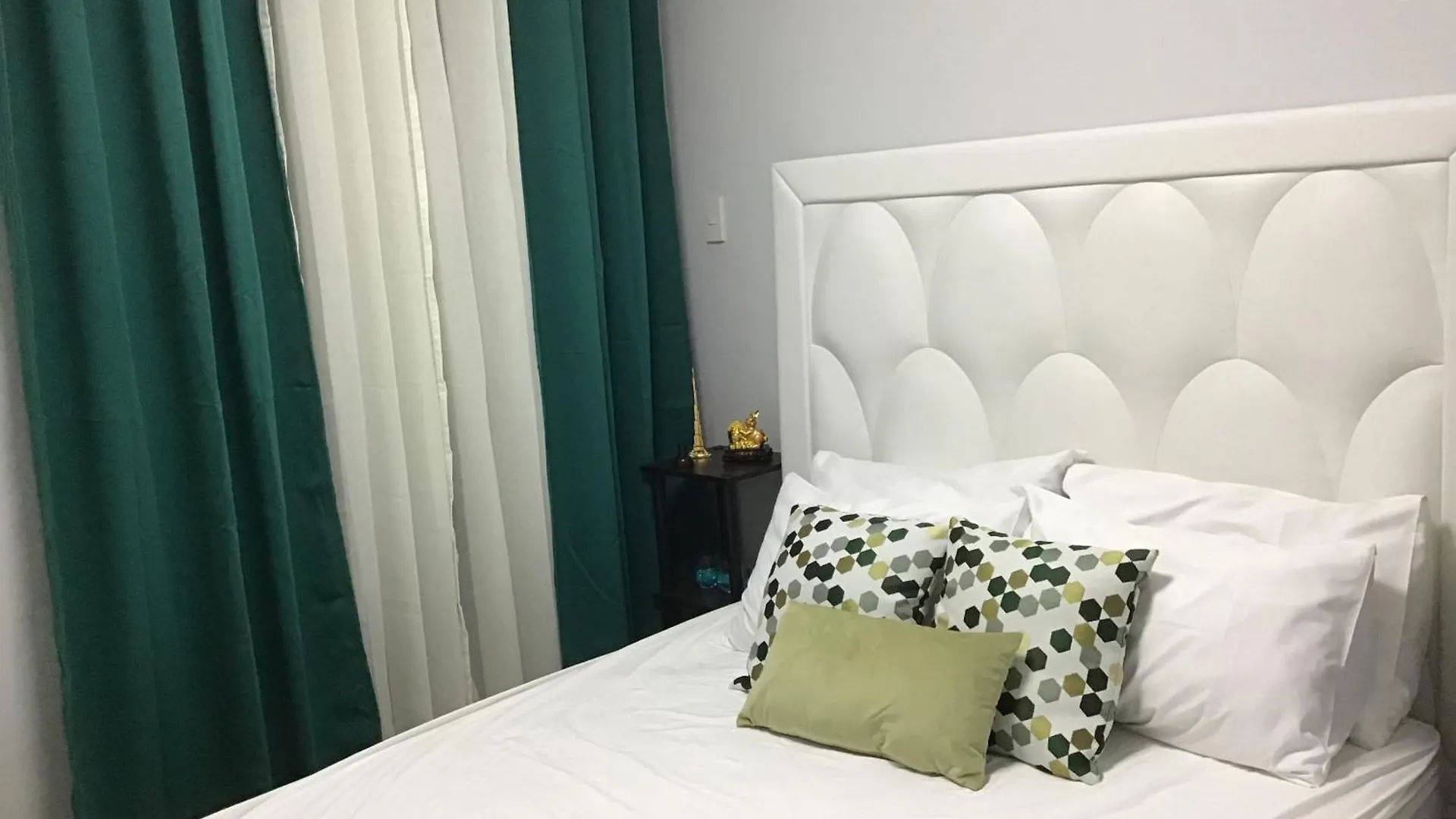 Aparthotel Alea Residences Condominium Casa Hayakawa Las Pinas