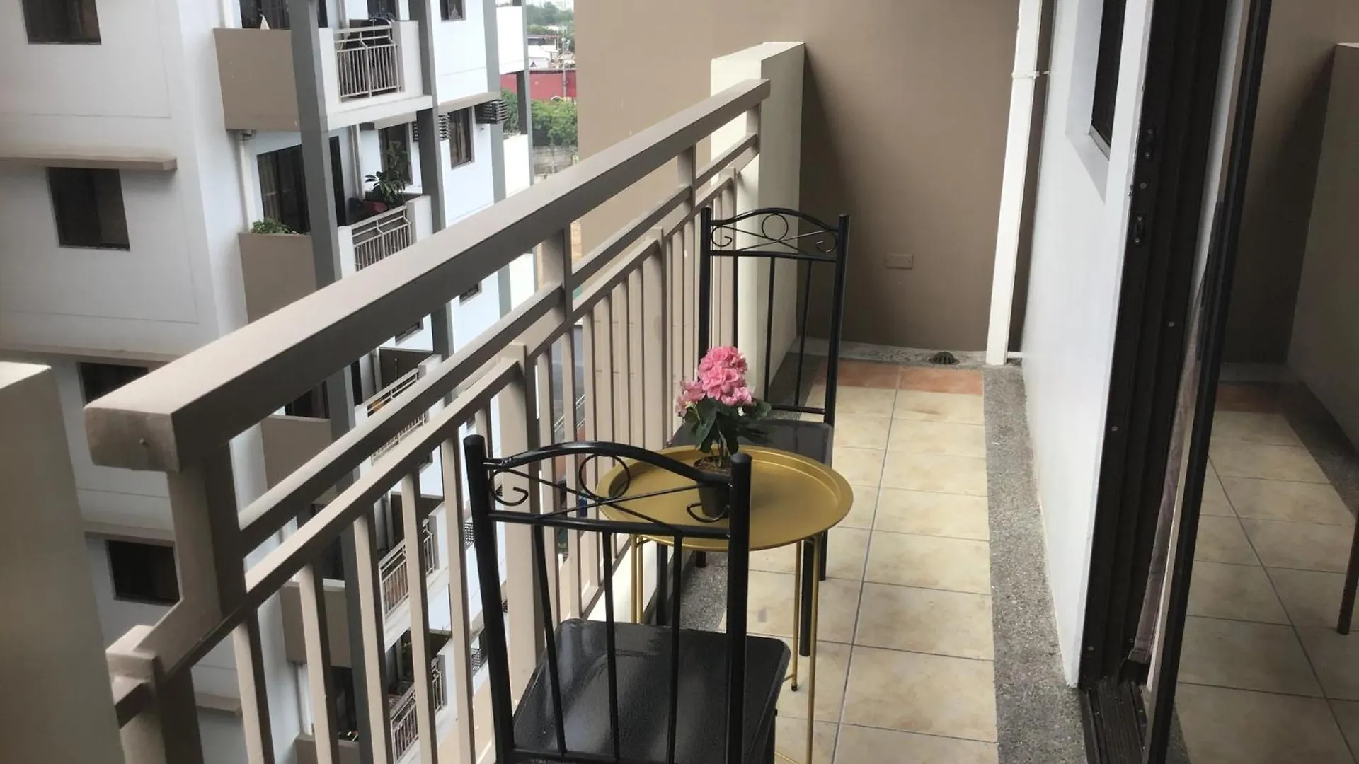 Alea Residences Condominium Casa Hayakawa ラス・ピニャス アパートホテル